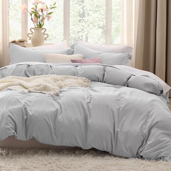 EUC Microfiber Queen Duvet Set - Picture 1 of 3
